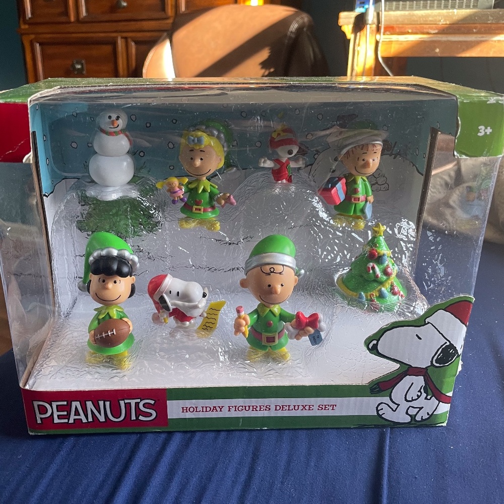 Peanuts Deluxe Holiday Figures Set